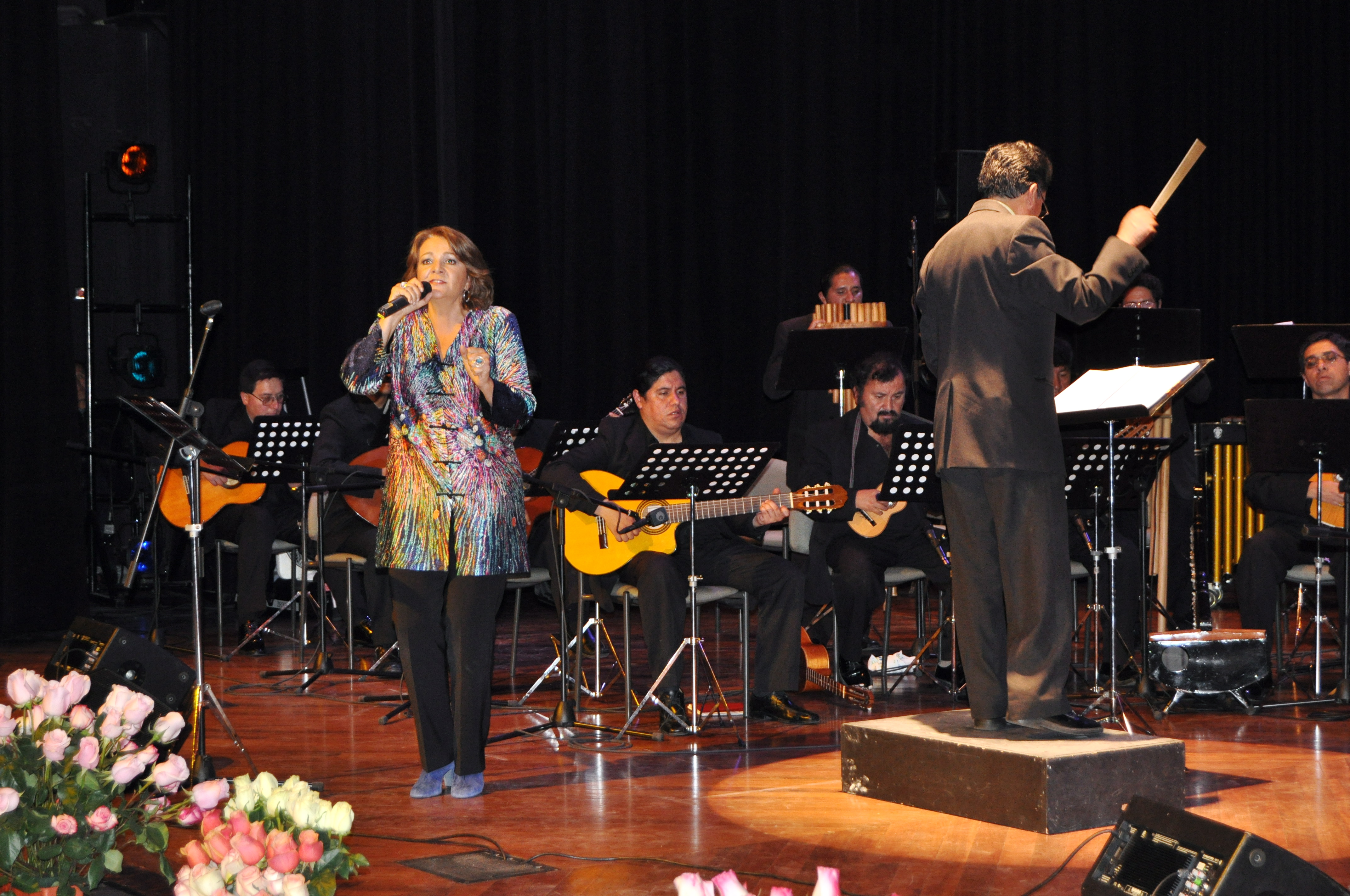 Junto a la Orquesta de Instrumentos Andinos